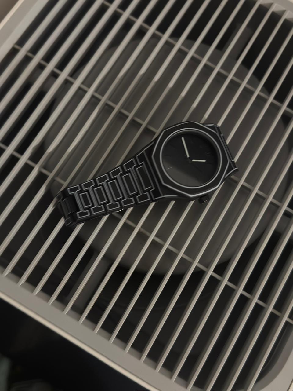 Delivery 5th day aayi jabki mujhe 3 din mein chahiye thi. Watch khud perfect hai, delay courier ka tha