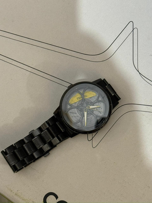 “Ferrari Roma Yellow watch ka colour real life mein aur bhi better lagta hai. Gyro wheel rotation bohot smooth hai. Friends ne turant notice kiya